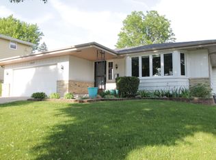 1907 Manhattan Dr, Waukesha, WI 53186