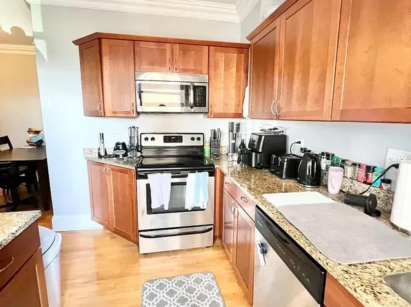 2400 N Clark St, Chicago, IL