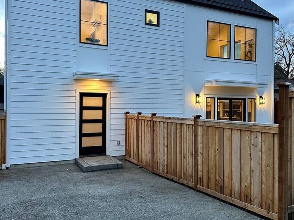 9224 36th Avenue SW #2, Seattle, WA 98126