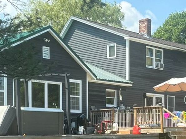 54 Riverside Ln