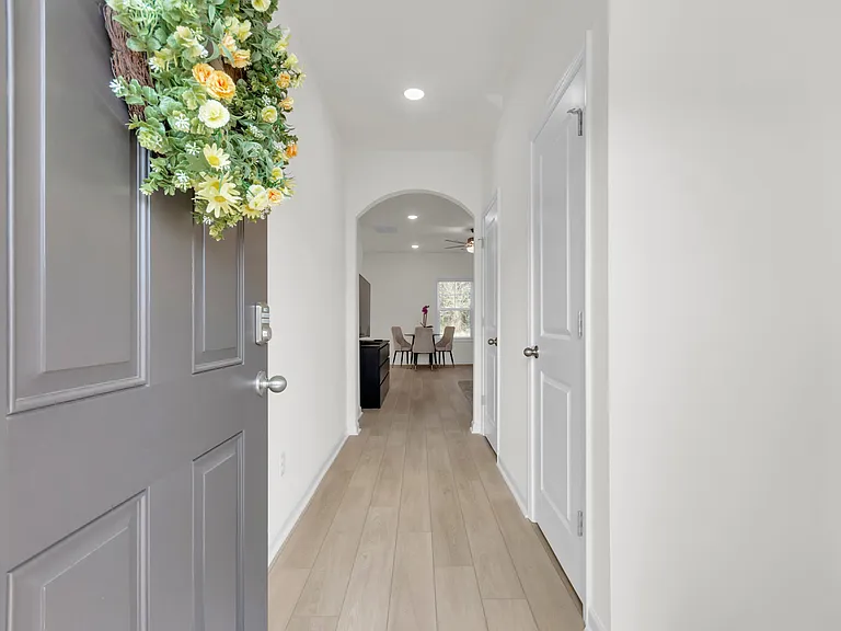 1110 Silverbend Trl — Photo 13
