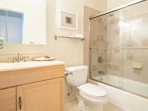 325 Lenox Ave APT 410, Oakland, CA 94610