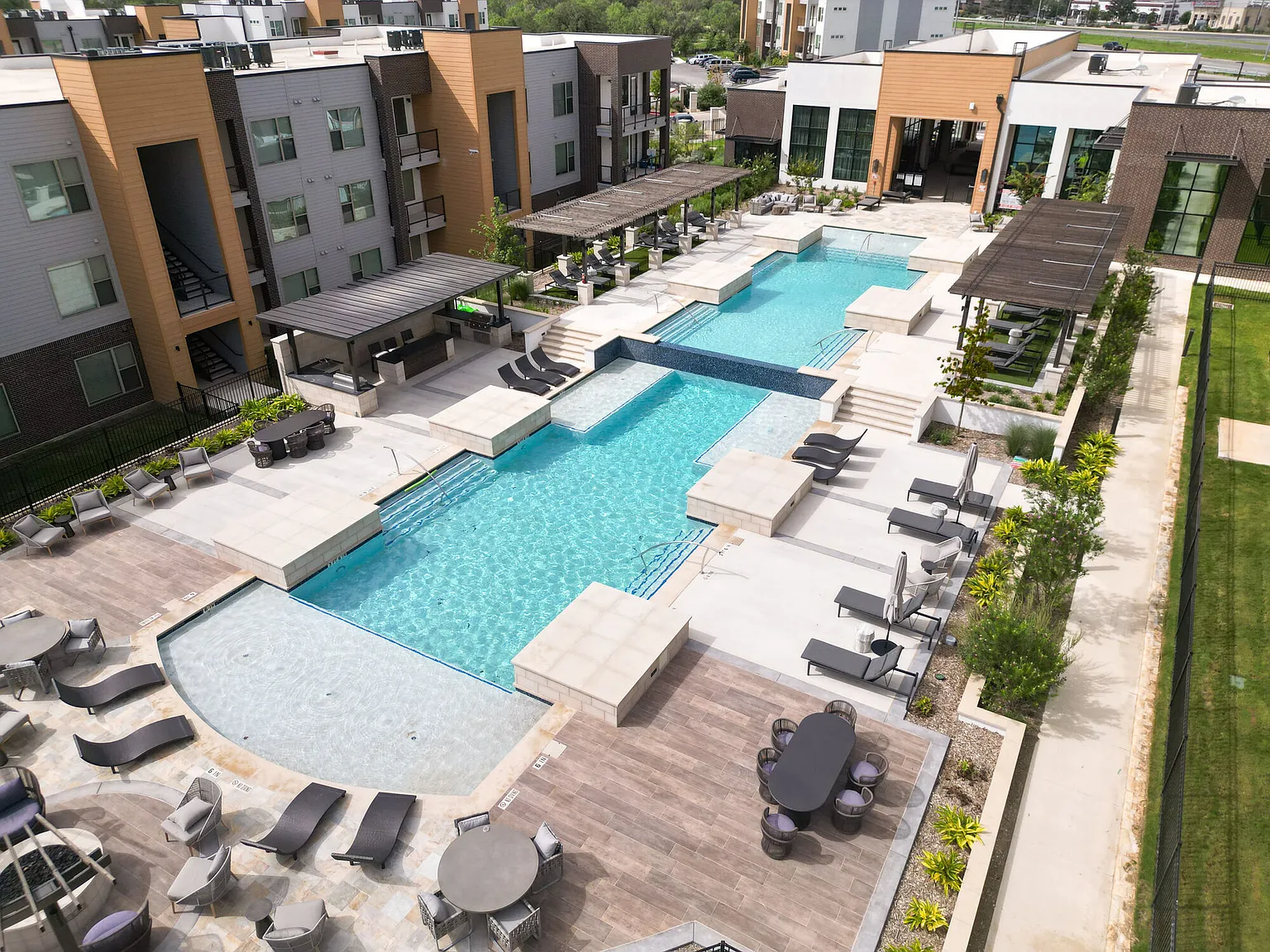 Potranco Commons — Photo 1