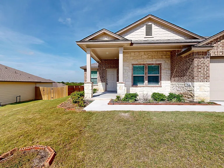 109 Ayla Marie Dr — Photo 1