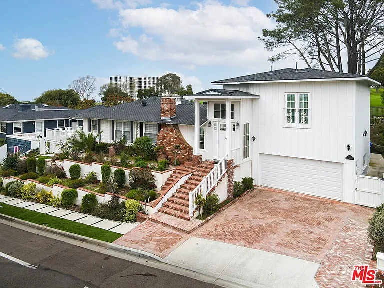 1110 W Muirlands Dr — Photo 34