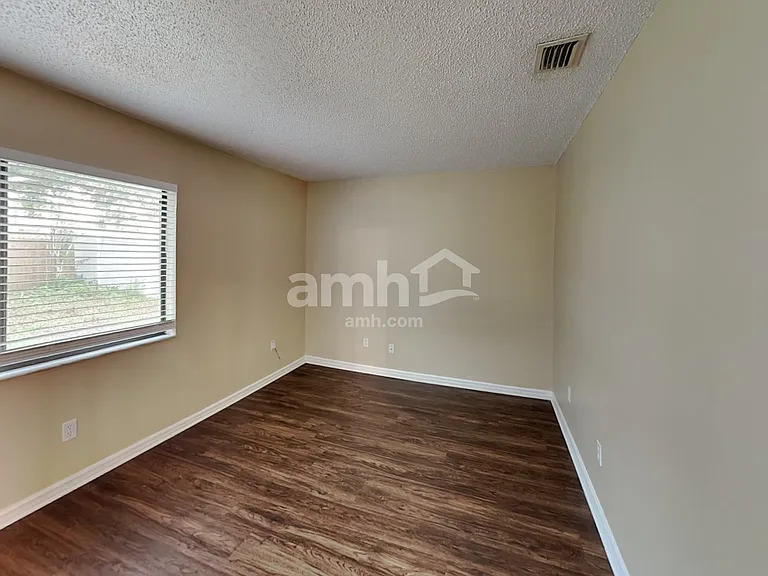 4615 Tiffany Woods Cir — Photo 19