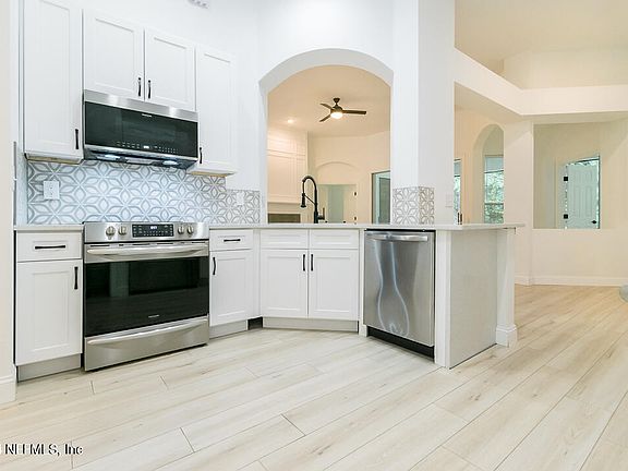 4th image of 8867 HARVARDS COVE Court