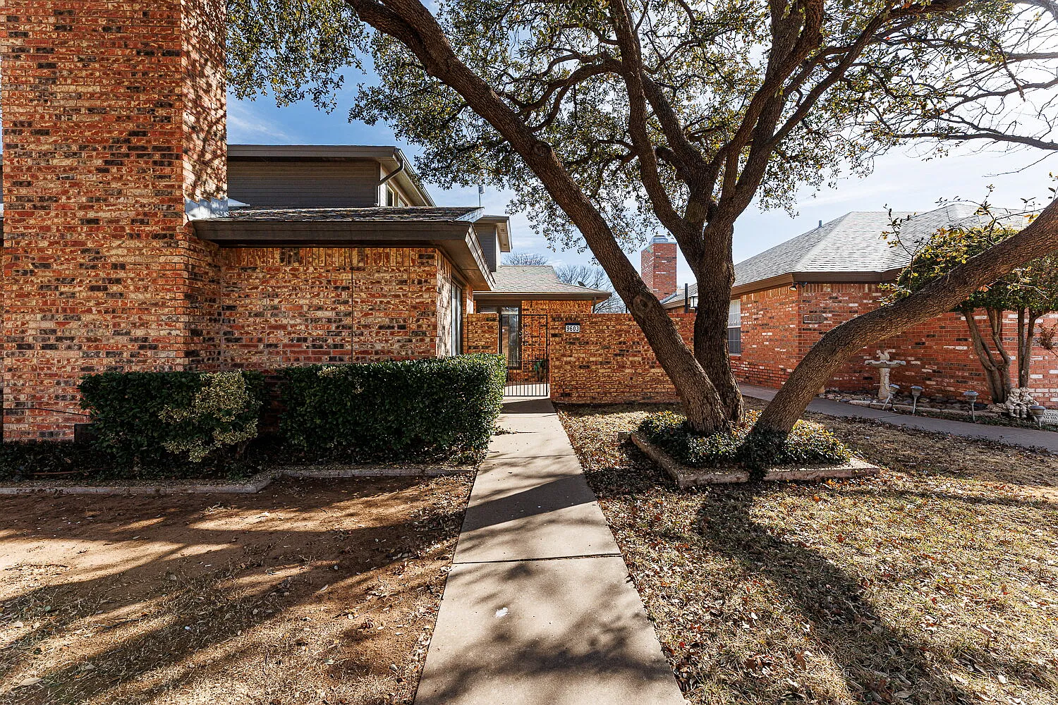 3 bed, 2.0 bath, 2024 sqft, $1,750 — Photo 1