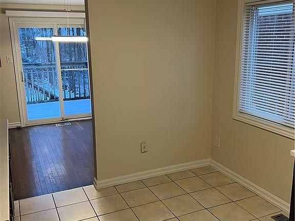 3rd image of 114 Stephen Dr