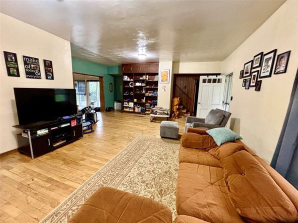 9967 Smith St, Lake City, PA 16423