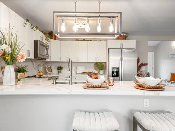 1688 Palamoi St, Pearl City, HI 96782