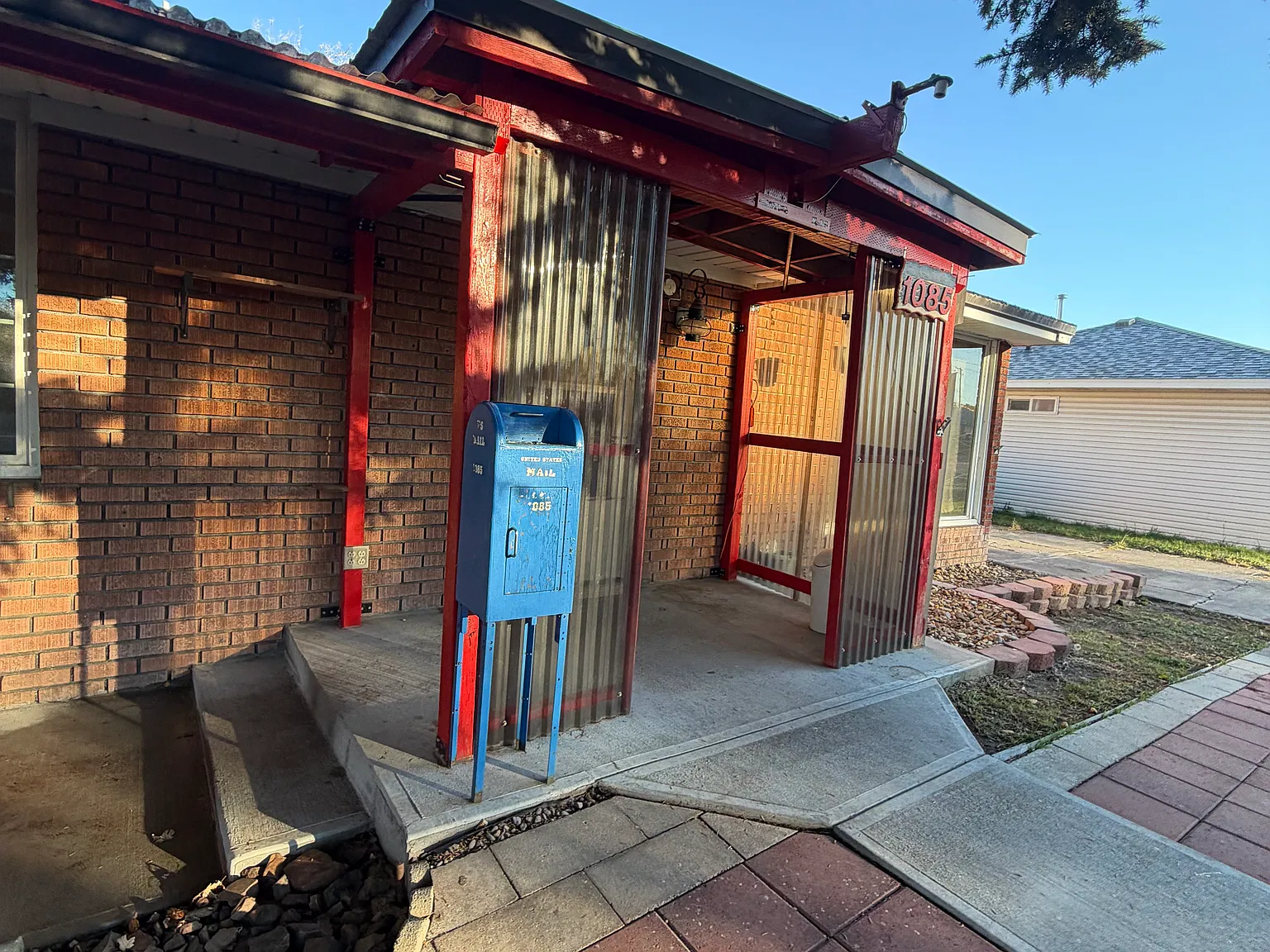 3 bed, 962 sqft, $2,100 — Photo 3