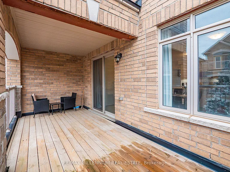 505 Dundas St E — Photo 31