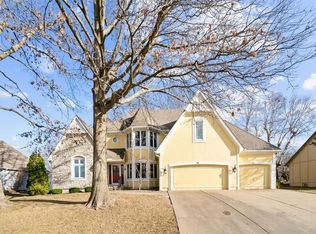 723 NW High Point Dr, Lees Summit, MO 64081