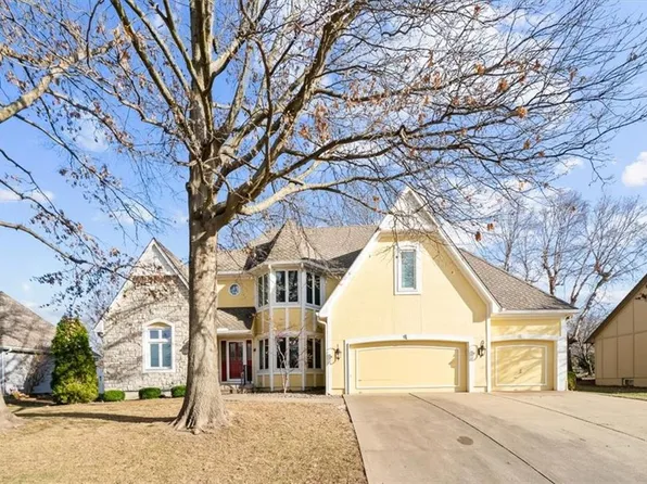 723 NW High Point Dr, Lees Summit, MO 64081