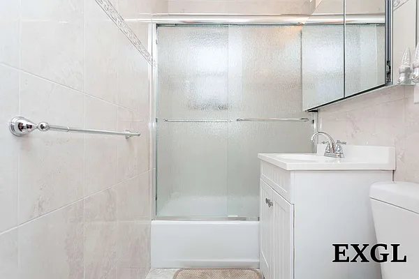 Sold by Green Light Real Estate Group Corp | media 10