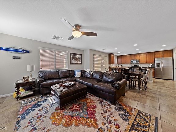 4th image of 10825 Merrimack Ave