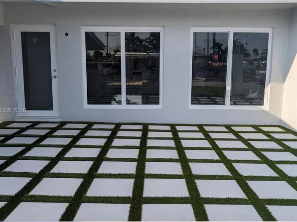 1201 W 60th Ter, Hialeah, FL 33012