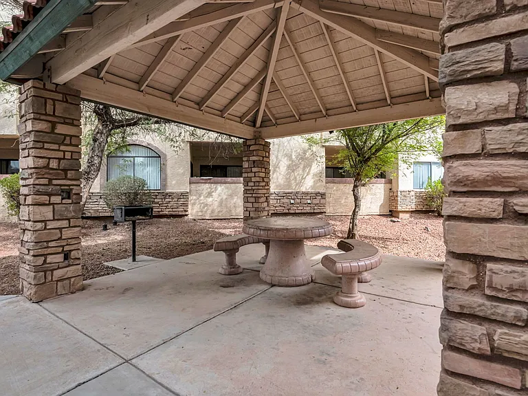 Desert Jewel Apartments — Photo 21