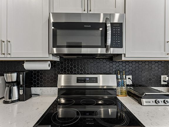 5th image of 566 Trinity Way