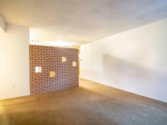4th image of 2626 Hollandale Cir
