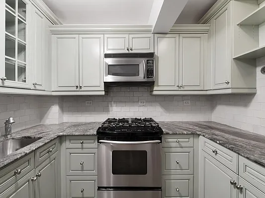 Sold by Sotheby's International Realty | media 14