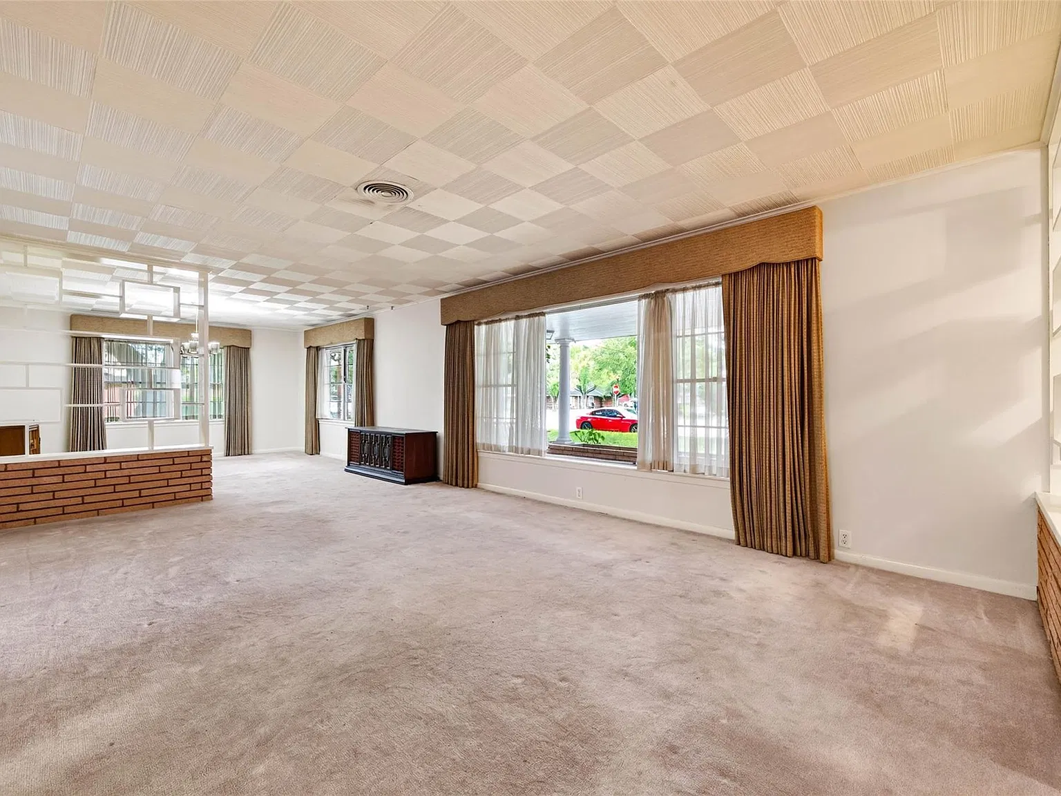 3 bed, 2.0 bath, 2581 sqft, $2,375 — Photo 4