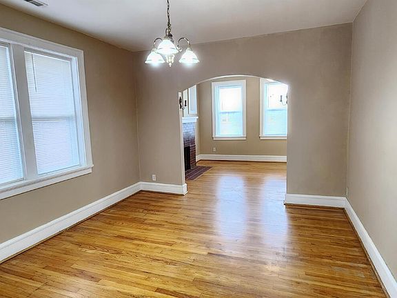 4th image of 4957 Winona Ave #A-2f