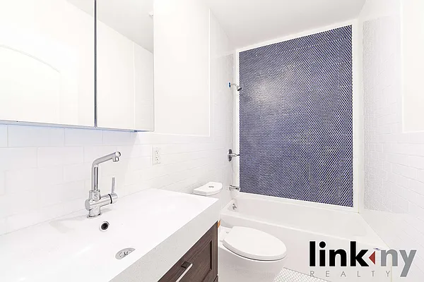 Rented by Link NY Realty | media 30