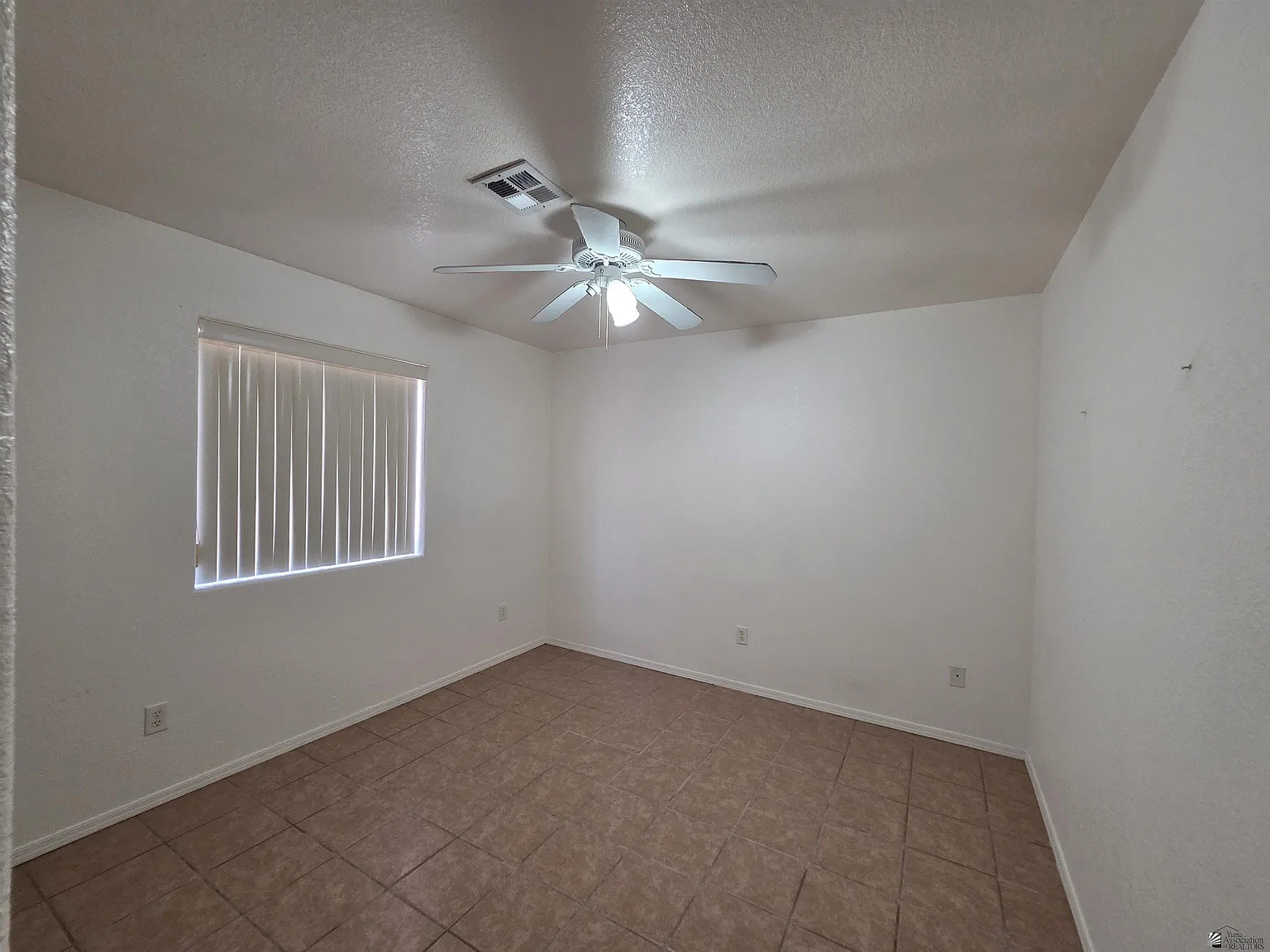 3 bed, 2.0 bath, 1227 sqft, $1,400 — Photo 3