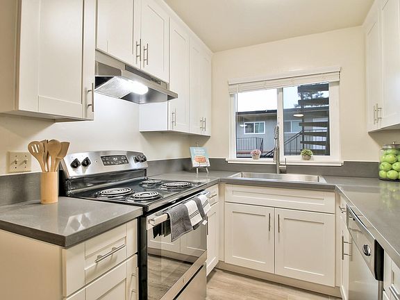 5th image of 470 Boynton Ave APT 14