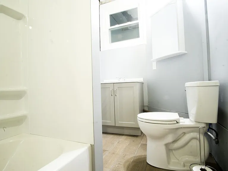 328 N Craig St #A — Photo 8