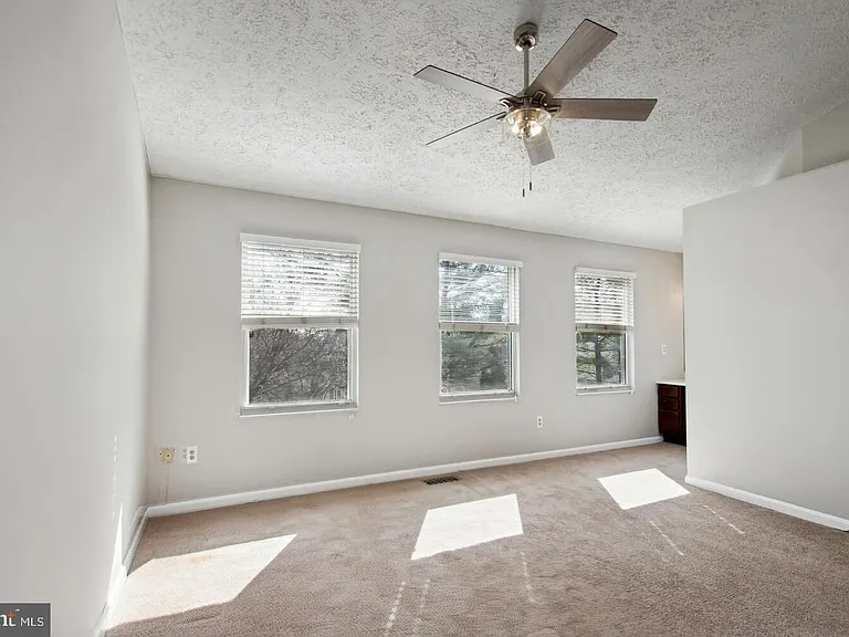 704 Suffield Dr — Photo 11