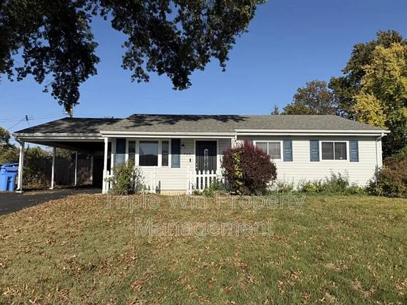 3 bed, 1.5 bath, 960 sqft, $1,495 — Photo 1