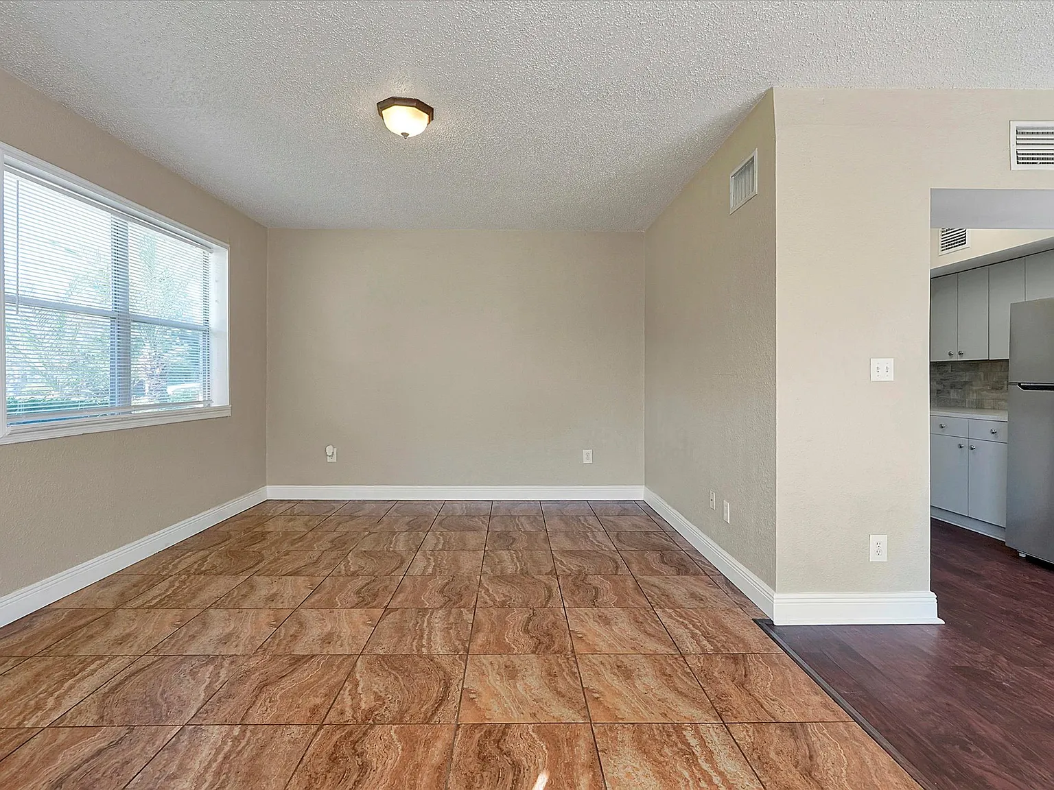 2 bed, 1000 sqft, $1,800 — Photo 3