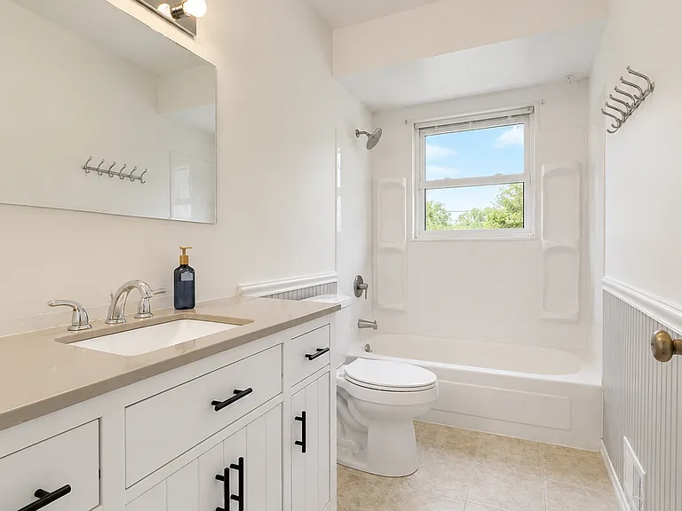 1431 Meadow Dr — Photo 11