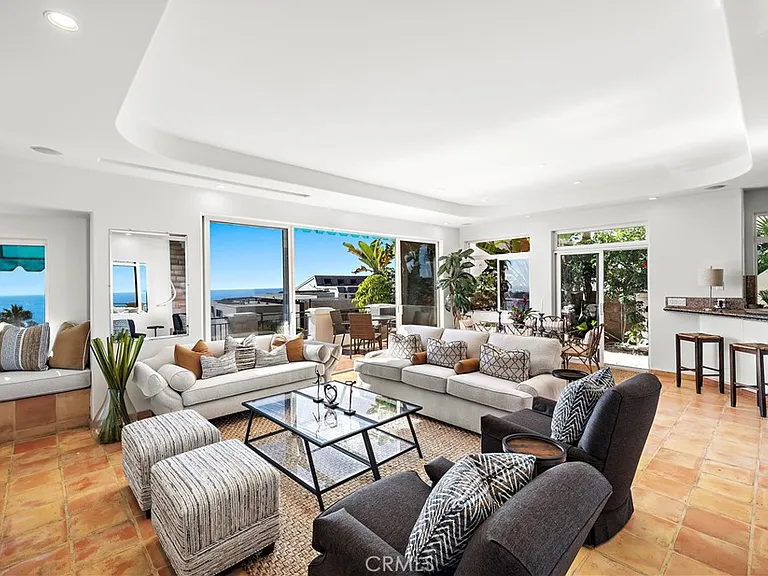 1050 Skyline Dr — Photo 4