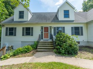 11 Lochdale Drive, Montville, CT 06370