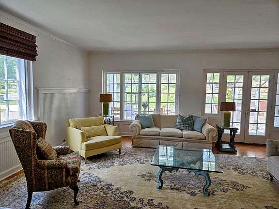 2nd image of 96 Columbia Rd #1