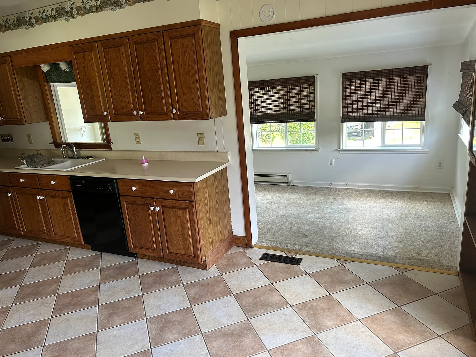3 bed, 2300 sqft, $1,800 — Photo 4
