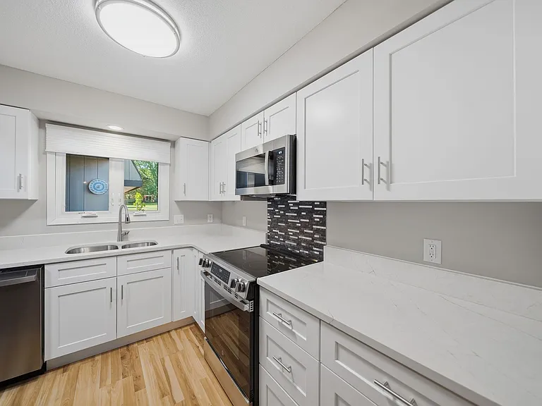 1941 Devonshire Dr #3 — Photo 44