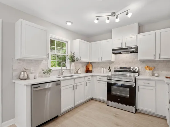 719 Saint Catherines Dr, Wake Forest, NC 27587