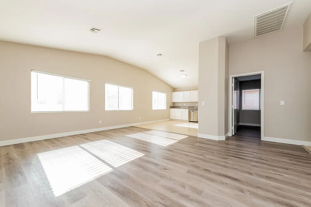3 bed, 2.0 bath, 1753 sqft, $2,050 — Photo 4