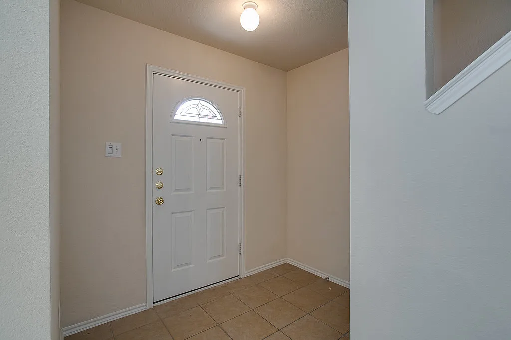 4 bed, 2.5 bath, 2568 sqft, $2,250 — Photo 4