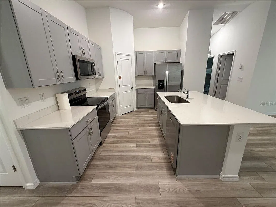 3 bed, 2.0 bath, 1615 sqft, $2,600 — Photo 3