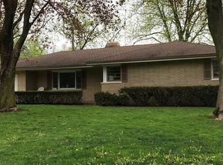 1211 Rogers Rd, Gurnee, IL 60031