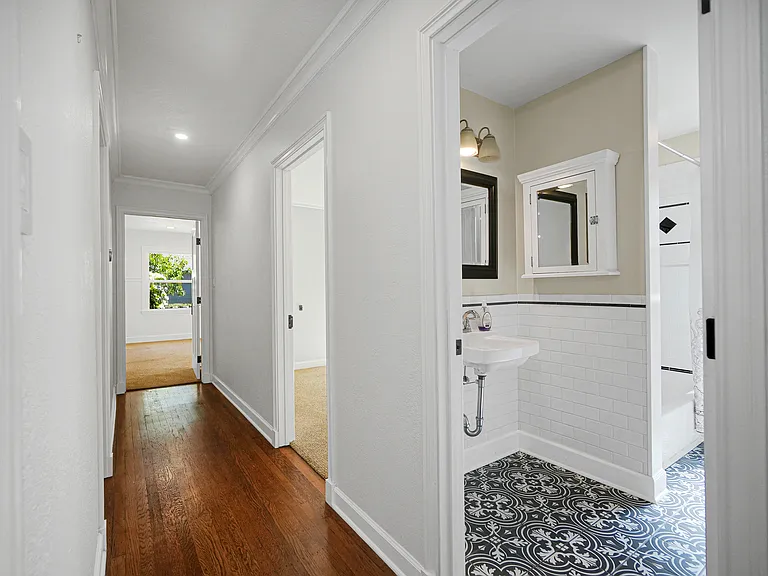 2249 Whyte Park Ave — Photo 20