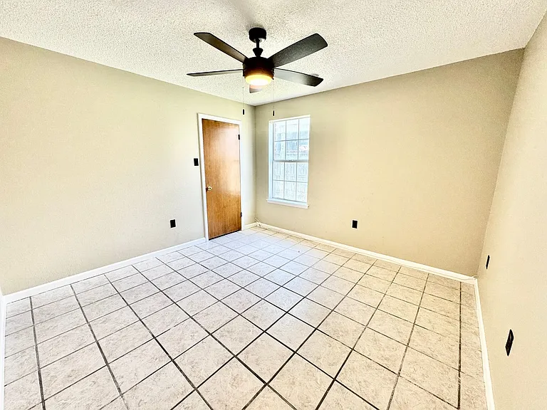 10734 Erin Vale Ave — Photo 12