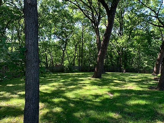 2nd image of 528 Camelot Dr