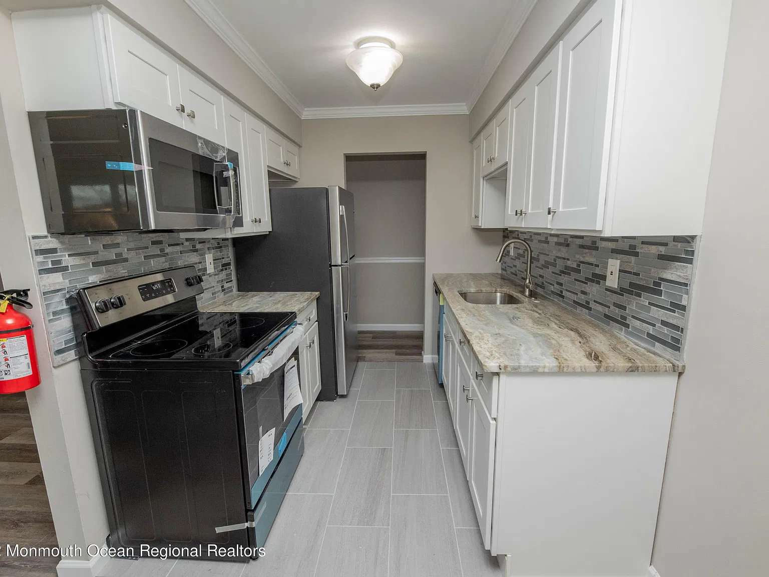2 bed, 854 sqft, $2,600 — Photo 2